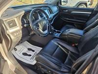 2017 toyota highlander xle leather 1 owner!!!! Lebanon - Image 8