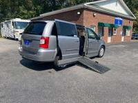 2015 *Chrysler* *Town* ** *Country* *HANDICAP* *WHEELCHAIR* Chrysler Town & Country - Image 6