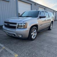 2008 Chevrolet Suburban LT Humble area - Image 2