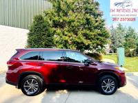 2019 Toyota Highlander XLE PREMIUM SUV WITH 3rd ROW SEAT ! ! LOW MILEA PHILADELPHIA - Image 3