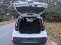 KIA SOUL SUV -ONLY 20,000 MILES-STICKSHIFT-KIA DEALER SERVICED- 35 MPG POWDER SPRINGS - Image 6