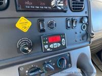 REEFER BOX- CUMMINS MOTOR- AUTOMATIC- GREAT SHAPE Nashville - Image 7