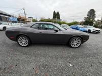 2022 Dodge Challenger SXT AWD 1k miles only (Clean Title) Seattle - Image 9