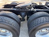 2018 Freightliner Cascadia Evolution DD15 and Auto!! Lone Jack - Image 9