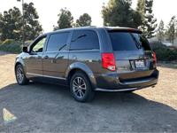 2017 DODGE GRAND CARAVAN - COVETED 3RD ROW SEATING, SUPER CLEAN! San Diego - Image 4