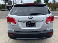 2011 Kia Sorento AWD All Wheel Drive EX 4dr SUV - 3rd Row Third TRADES WELCOME!! - Image 5