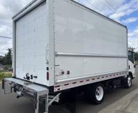 2017 Isuzu NRR box truck with liftgate Milwaukie - Image 5