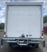 2017 Isuzu NRR box truck with liftgate Milwaukie - Image 7