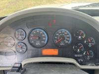 2010 International 4400 CAB AND CHASSIS TANDEM AXLE EXTENDED CAB Burkeville - Image 4