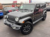 2018 JEEP WRANGLER UNLIMITED SAHARA / FULLY LOADED ** CUSTOM ** FEASTERVILLE - Image 3