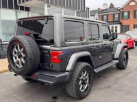 2018 JEEP WRANGLER UNLIMITED SAHARA / FULLY LOADED ** CUSTOM ** FEASTERVILLE - Image 9