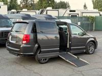 2015 Dodge Grand Caravan - WHEELCHAIR VAN / HANDICAP / SWIVEL SEAT !!! Grand caravan wheelchain van Beaverton - Image 5