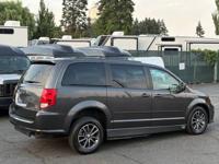2015 Dodge Grand Caravan - WHEELCHAIR VAN / HANDICAP / SWIVEL SEAT !!! Grand caravan wheelchain van Beaverton - Image 6