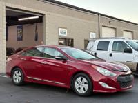 2012 Hyundai Sonata Hybrid – Leather – Low Miles – Excellent Value hybrid in Beaverton - Image 4