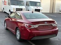 2012 Hyundai Sonata Hybrid – Leather – Low Miles – Excellent Value hybrid in Beaverton - Image 7