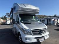 2016 WINNEBAGO NAVION 24V Santee Mackey Motors - Image 3