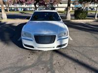 2014 Chrysler 300 Mesa - Image 2