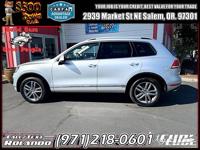2016 Volkswagen Touareg TDI Sport AWD 4dr SUV w/Technology - Image 10