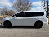 2018 Chrysler Pacifica S Touring L Plus - 117K - 1 owner!!! - Image 4