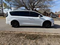 2018 Chrysler Pacifica S Touring L Plus - 117K - 1 owner!!! - Image 7