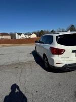 2020 Nissan Pathfinder SL Fayetteville - Image 7