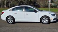 2015 Chevy Cruz LS Sedan LOW MILES!!! Salem, OR - Image 3