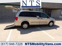 DODGE GRAND CARAVAN HANDICAPPED WHEELCHAIR REAR ENTRY MANUAL RAMP VAN Irving, TX - Image 2