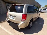 DODGE GRAND CARAVAN HANDICAPPED WHEELCHAIR REAR ENTRY MANUAL RAMP VAN Irving, TX - Image 8