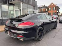 2016 PORSCHE PANAMERA 4 EDITION / LOADED MODEL / ALL WHEEL DRIVE FEASTERVILLE - Image 9