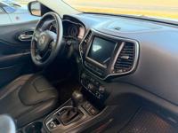 2019 Jeep Cherokee Trailhawk Elite 4WD V6 fully loaded only 41k miles - Image 4