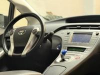 2015 Toyota Prius ~ Loaded ~ 50+ MPG! Clean Title! - Image 7