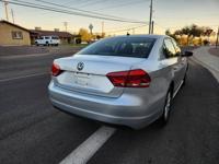 2012 Volkswagen Passat SE 2.5L I5 LOW MILES 101k mile Phoenix - Image 8
