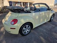 2006 Volkswagen New Beetle 2.5 Convertible 2D - Image 4