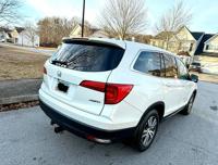 2016 Honda pilot Touring AWD Navigation 7 seats Leather Sunroof Lawrenceville - Image 10