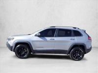 2019 Jeep Cherokee Trailhawk Elite 4x4 4WD SUV AUTONATION Call (970) 578-1654 to confirm availability - February 16th - Image 3