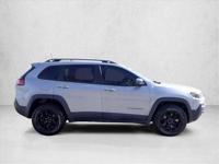 2019 Jeep Cherokee Trailhawk Elite 4x4 4WD SUV AUTONATION Call (970) 578-1654 to confirm availability - February 16th - Image 6