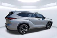 2021 Toyota Highlander XLE ** ( 3RD ROW SEATING) ** Sunroof Camera Jacksonville - Image 4
