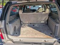 2001 GMC Yukon XL 4dr 1500 SLT _GMC_ _Yukon XL_ _Sedan_ - Image 10