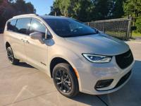 2021 Chrysler Pacifica Touring Wheelchair Accessible Mobility Ramp Van - Image 8