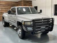 2002 Dodge Ram 3500 SLT Laramie Quad Cab 4X4 / 5.9L DIESEL / DUALLY 3500 + MM Investment Cars-Gladstone / WE SHIP NATIONWIDE - Image 3
