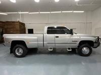 2002 Dodge Ram 3500 SLT Laramie Quad Cab 4X4 / 5.9L DIESEL / DUALLY 3500 + MM Investment Cars-Gladstone / WE SHIP NATIONWIDE - Image 5