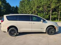 2021 Chrysler Pacifica Touring Wheelchair Accessible Mobility Ramp Van otp east - Image 7