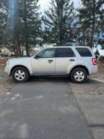 2010 FORD ESCAPE XLT — ON SALE!!! Aurora - Image 3