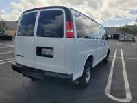 2019 Chevrolet Express 3500 Passenger - Financing Available! Vista - Image 7