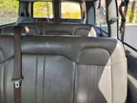 2019 Chevrolet Express 3500 Passenger - Financing Available! Vista - Image 10