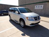 FULLY SERVICED DODGE GRAND CARAVAN SXT HANDICAP WHEELCHAIR RAMP VAN Irving, TX - Image 4