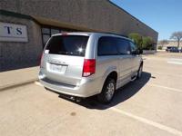 FULLY SERVICED DODGE GRAND CARAVAN SXT HANDICAP WHEELCHAIR RAMP VAN Irving, TX - Image 8