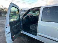 💥BEAUTIFUL 2005 GMC Sierra SLE EXHAUST TONNEAU COVER BLUETOOTH💥 South Salem - Image 8