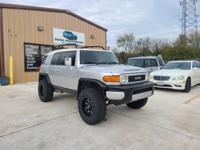 2008 Toyota FJ Cruiser, clean title, great condition, cash or finance Houston - Image 2