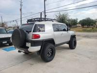 2008 Toyota FJ Cruiser, clean title, great condition, cash or finance Houston - Image 6